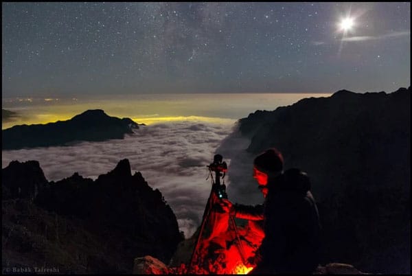 برخی عکاسان نجومی مناطقی دورافتاده را برای عکاسی انتخاب میکنند.