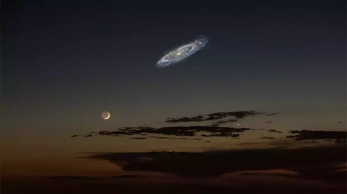 ماه و کهکشان آندرومدا