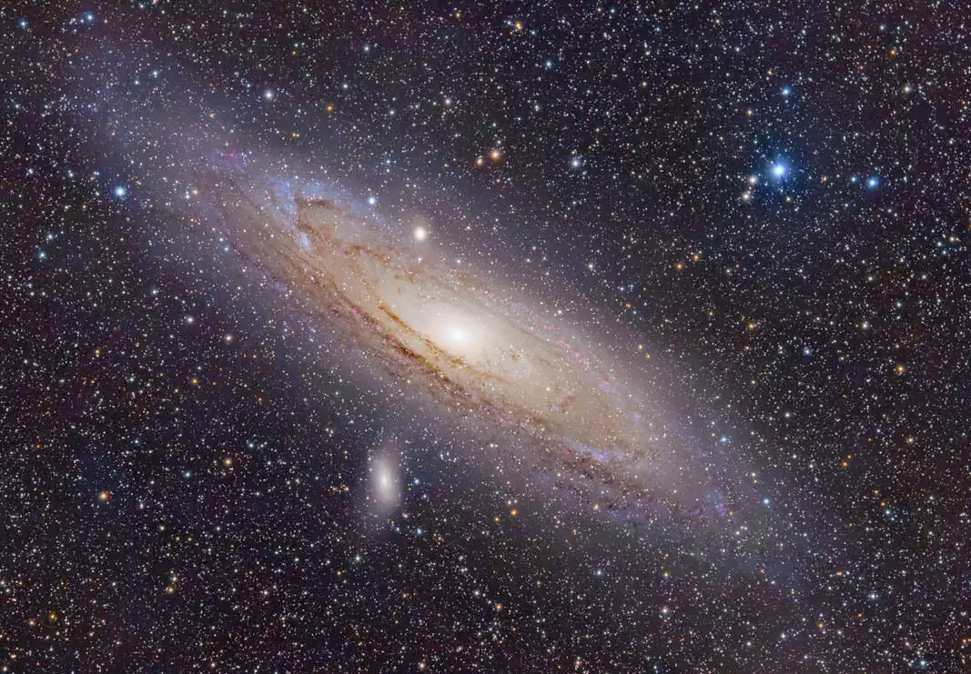 کهکشان آندرومدا در نور مرئی