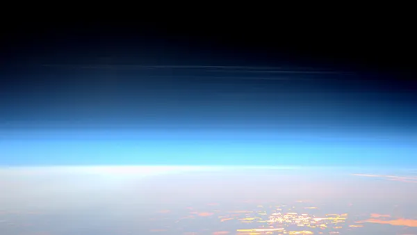 ابر شب تاب از ایستگاه فضایی