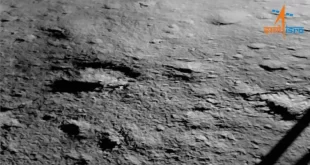 سطح ماه در محل فرودگر چاندرایان 3