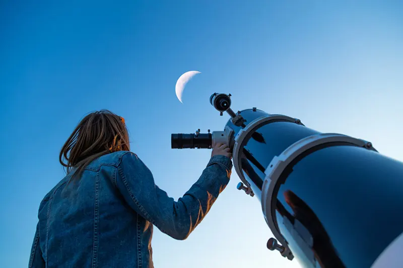 هلال ماه و تلسکوپ