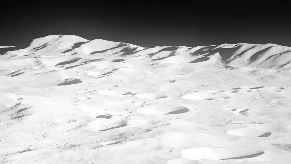 عکسی از رشته کوههای ماه که توسط فضانوردان آپولو ۸ گرفته شده است